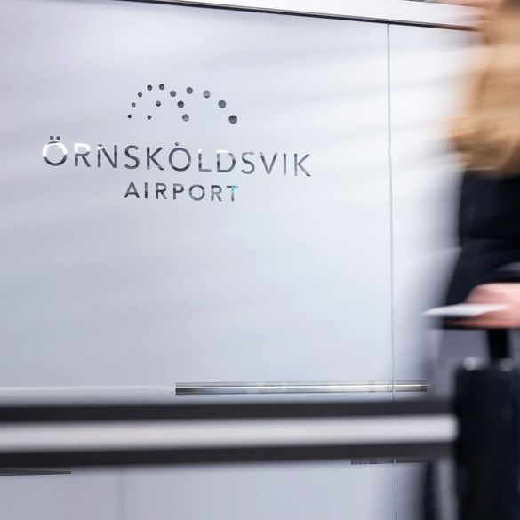 Vägg med text Örnsköldsvik Airport