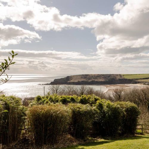 Living roojm view out to sea with sliding doors open
