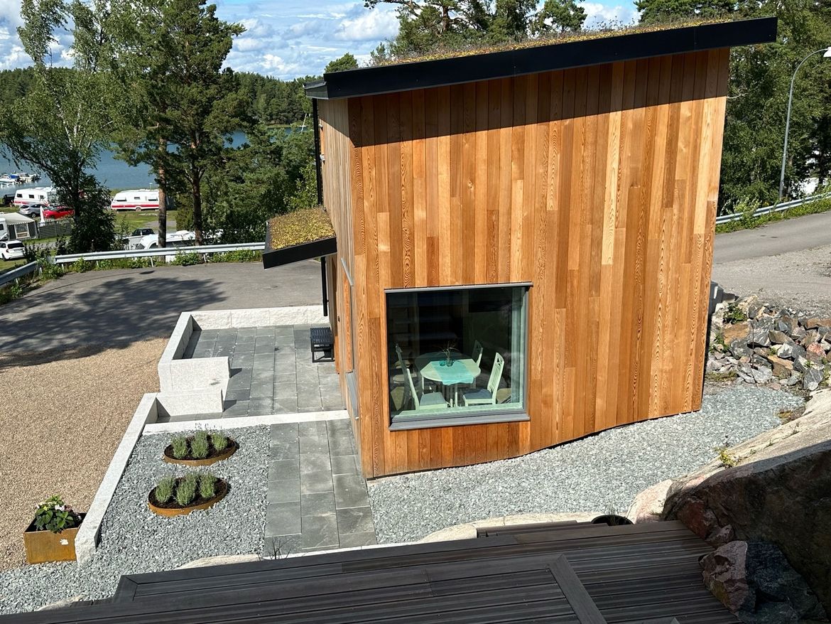 översiktsvy för granitmur och skifferhällar