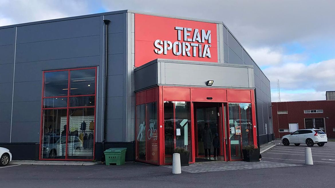 I butiken finns en stor verkstad för sportservice med kunnig personal.