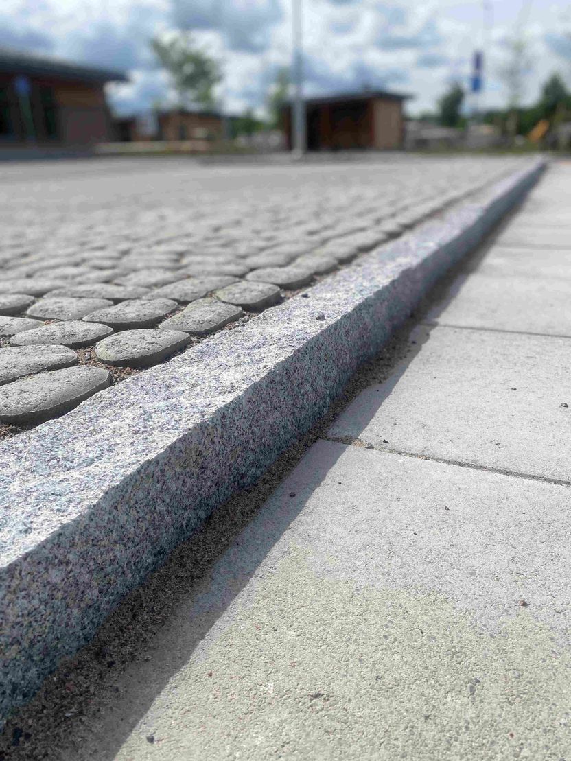 kantsten och marksten vid Björkalunds Förskola