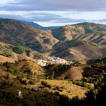 Byn Porrera sedd på håll