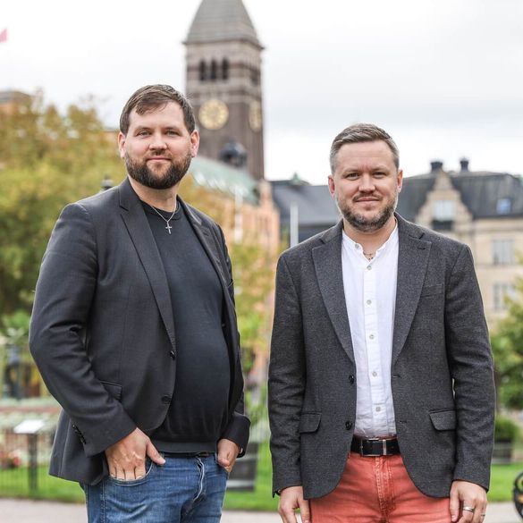 The two founders of Beegleton