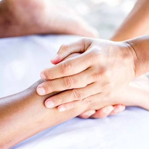 Medicinsk ortopedisk massageterapi för rehabilitering av muskuloskeletala besvär och skador.
