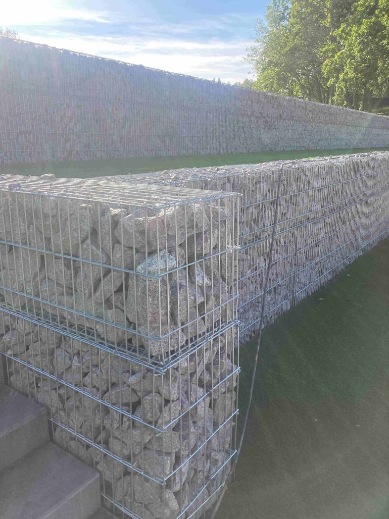 gabionmurar i olika nivåer