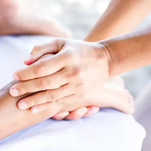  Illustration som representerar vetenskaplig forskning och hälsofördelar med medicinsk massageterapi.