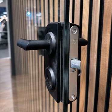 Bygg-glas-renovering-byggfirma-glasprodukter-byggentreprenad-örnsköldsvik-snickare-övik