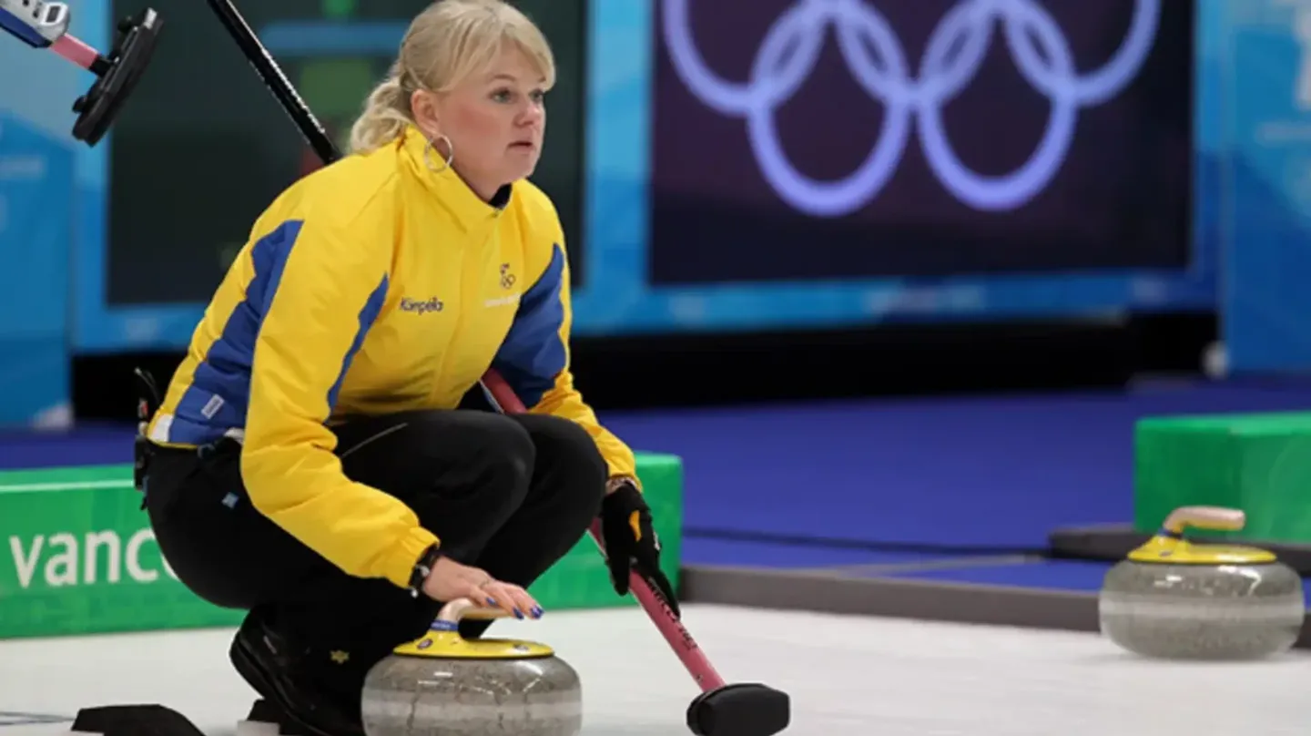 Anette Norberg spelar curling