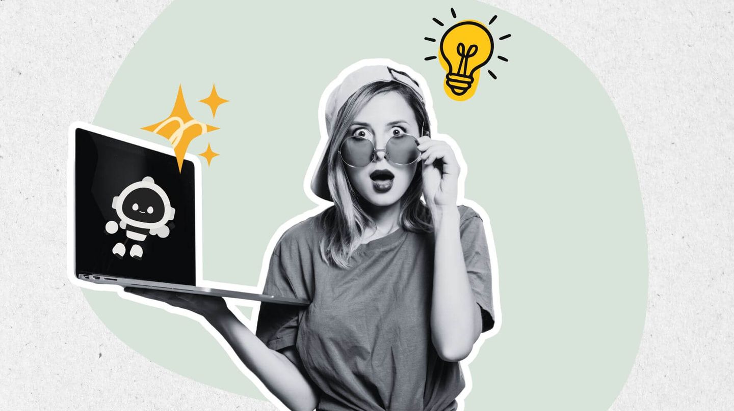 Kvinna som håller i en laptop med en AI-robot i