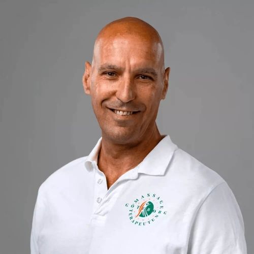 Daniel Näsman, certifierad medicinsk massageterapeut i Göteborg med 30 års erfarenhet av klinisk behandling.