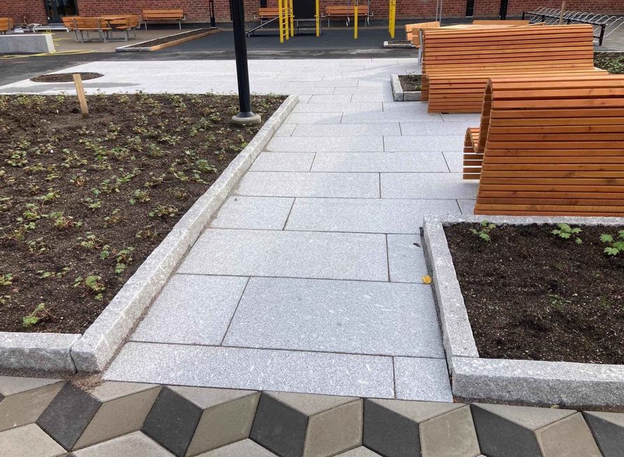 dekorativ stenbeläggning vid Epiroc Örebro