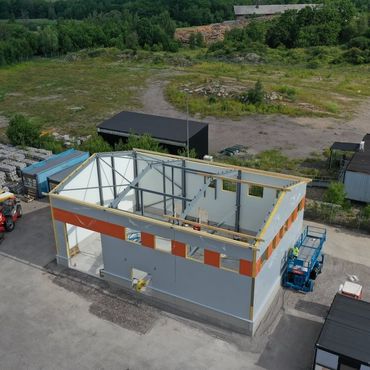 Bild på den nya byggnaden som visar hur långt bygget har kommit