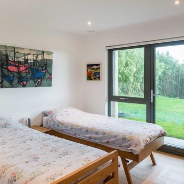 Twin room overlooking garden