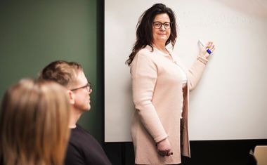 Annica håller utbildning